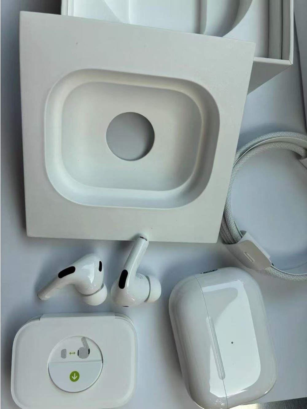 Apple AirPods Pro Wireless Earbuds White - Picture 15 of 16